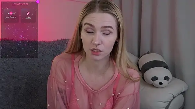 Snapshot of Ange_Lus chatting on 11.19.25 Ange Lus online show from 11.19.25