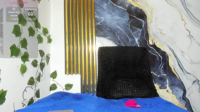 Snapshot of brittanyy20 chatting on 11.18.25 brittanyy20 online show from 11.18.25