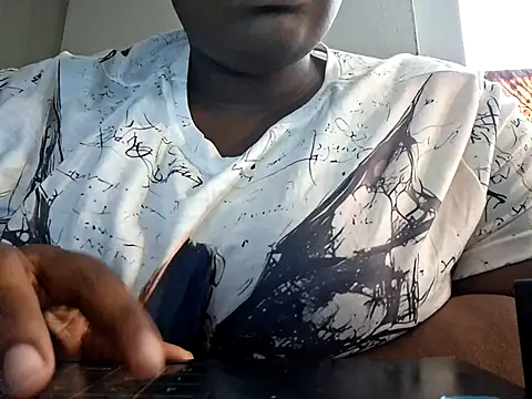 Snapshot of Ladypriry chatting on 09.24.25 Ladypriry online show from 09.24.25