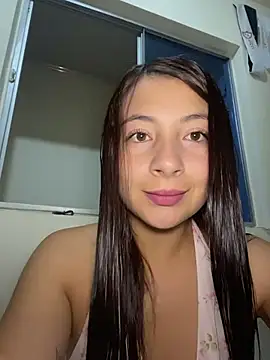 Snapshot of Karlee_Grey1 chatting on 10.28.25 Karlee Grey1 online show from 10.28.25