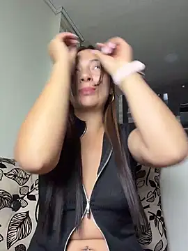 Snapshot of Karlee_Grey1 chatting on 02.14.26 Karlee Grey1 online show from 02.14.26