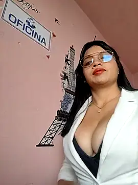 Snapshot of MILA__06 chatting on 09.24.25 MILA 06 online show from 09.24.25