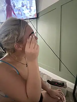 Snapshot of BelleXx chatting on 10.17.25 BelleXx online show from 10.17.25