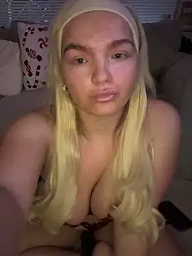 Snapshot of BelleXx chatting on 11.13.25 BelleXx online show from 11.13.25