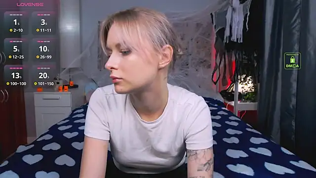 LunaLuxxy online show from 10.10.25