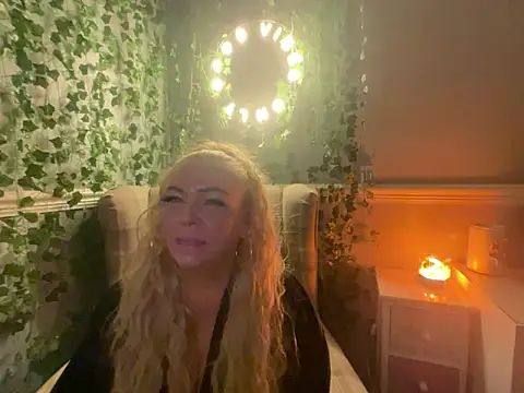 Snapshot of BonnyDesire chatting on 10.01.25 BonnyDesire online show from 10.01.25