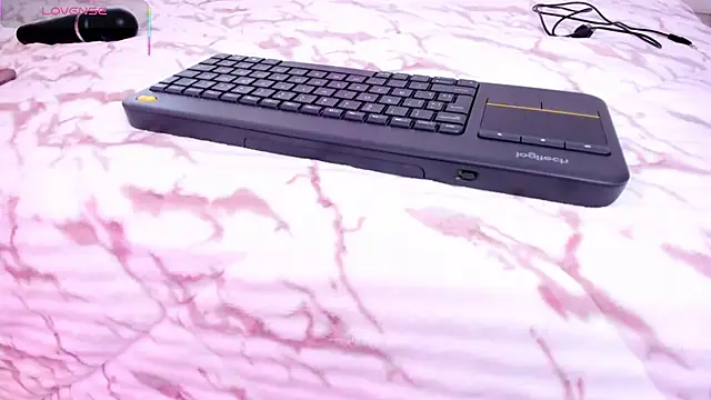 Snapshot of Doll_lauren chatting on 11.25.25 Doll lauren online show from 11.25.25