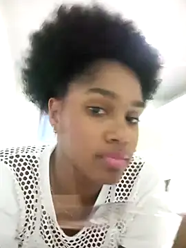 Snapshot of Beauty_Luci chatting on 10.21.25 Beauty Luci online show from 10.21.25