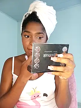 Snapshot of Beauty_Luci chatting on 10.27.25 Beauty Luci online show from 10.27.25