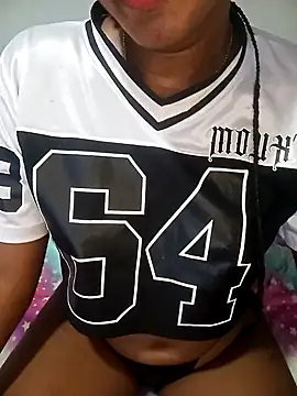 Snapshot of Beauty_Luci chatting on 12.17.25 Beauty Luci online show from 12.17.25