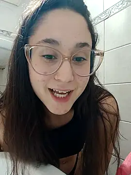 Snapshot of linameii chatting on 10.25.25 linameii online show from 10.25.25