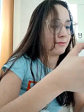 Snapshot of linameii chatting on 10.30.25 linameii online show from 10.30.25