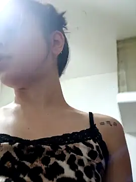 Snapshot of linameii chatting on 11.20.25 linameii online show from 11.20.25