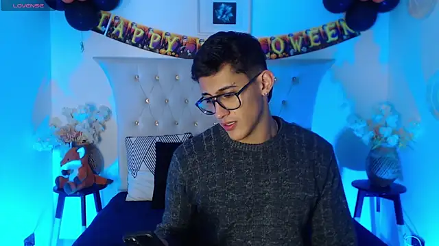 SalvadorFit online show from 10.17.25