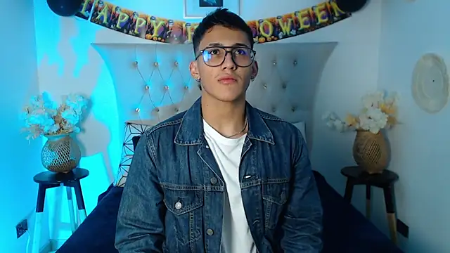 SalvadorFit online show from 10.20.25