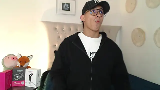 SalvadorFit online show from 11.18.25