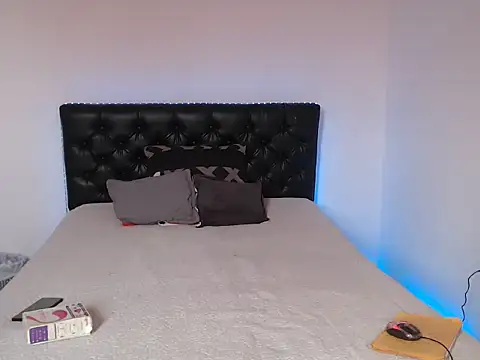 Lunadool online show from 04.09.26