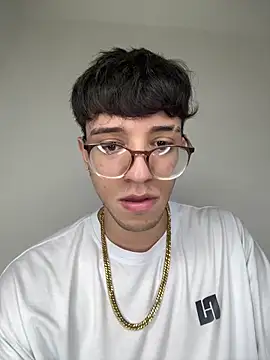 Snapshot of arthurdavies chatting on 10.25.25 arthurdavies online show from 10.25.25