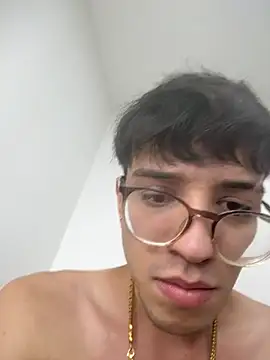 Snapshot of arthurdavies chatting on 10.27.25 arthurdavies online show from 10.27.25