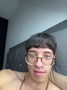 Snapshot of arthurdavies chatting on 11.10.25 arthurdavies online show from 11.10.25