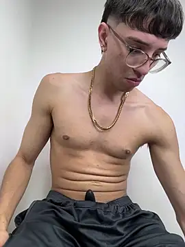 Snapshot of arthurdavies chatting on 11.13.25 arthurdavies online show from 11.13.25