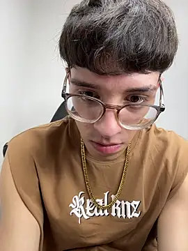 Snapshot of arthurdavies chatting on 12.04.25 arthurdavies online show from 12.04.25