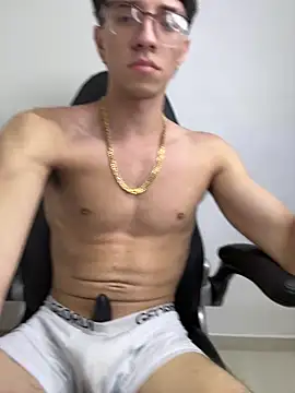 Snapshot of arthurdavies chatting on 12.05.25 arthurdavies online show from 12.05.25