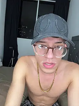 Snapshot of arthurdavies chatting on 12.14.25 arthurdavies online show from 12.14.25