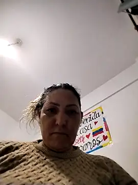 Snapshot of Lunita86 chatting on 10.29.25 Lunita86 online show from 10.29.25