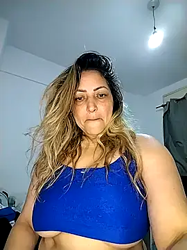 Snapshot of Lunita86 chatting on 10.29.25 Lunita86 online show from 10.29.25