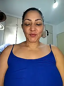 Snapshot of Lunita86 chatting on 11.25.25 Lunita86 online show from 11.25.25