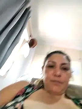 Snapshot of Lunita86 chatting on 11.27.25 Lunita86 online show from 11.27.25