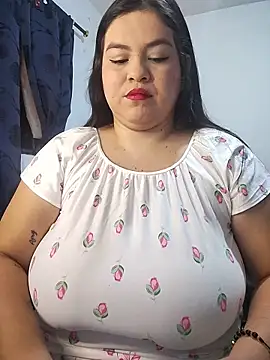 Snapshot of LucyDiamonds1 chatting on 02.16.26 LucyDiamonds1 online show from 02.16.26