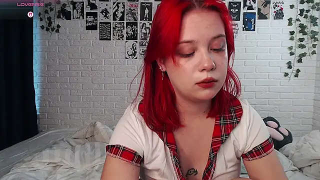 Snapshot of Bloom_Cherry chatting on 09.23.25 Bloom Cherry online show from 09.23.25