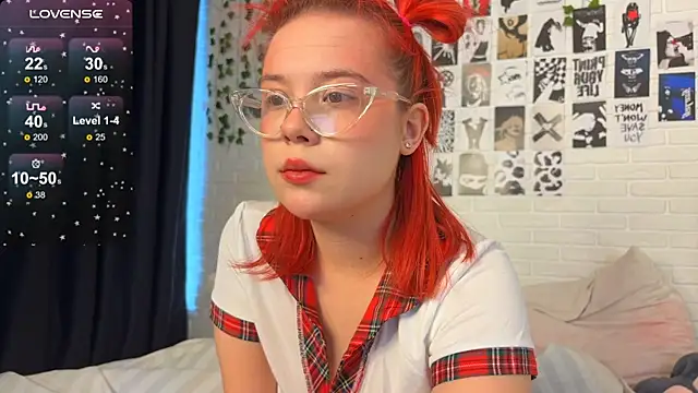 Snapshot of Bloom_Cherry chatting on 10.06.25 Bloom Cherry online show from 10.06.25