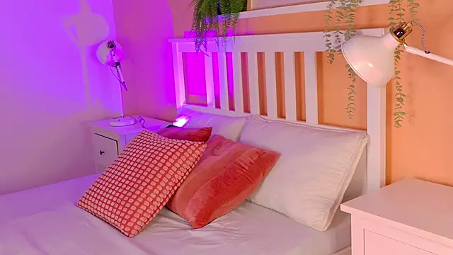 KeendraFox  online show from 04.05.26