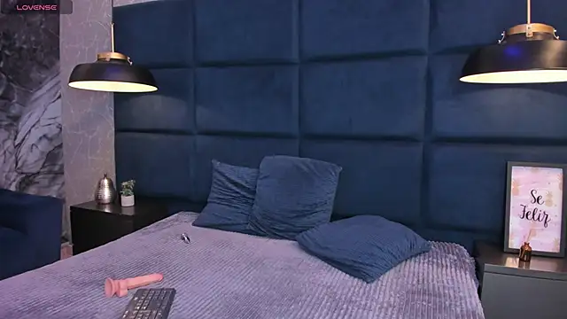 AteneaRoldan online show from 11.22.25