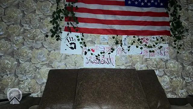 sweeet strawberies online show from 10.08.25