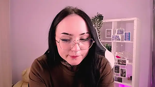 MollyKissy online show from 10.17.25