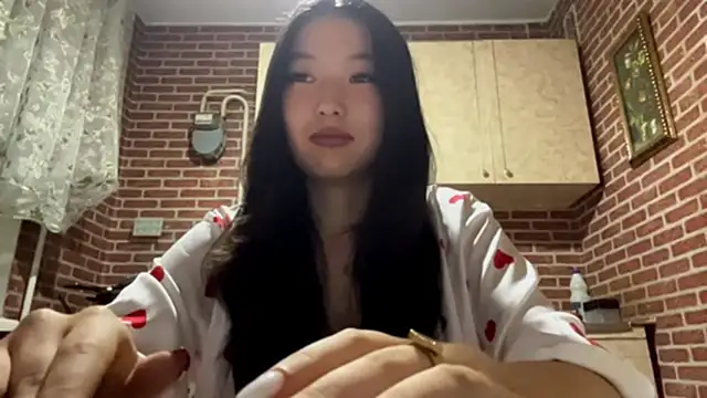 Snapshot of EmmaLeexth chatting on 09.17.25 EmmaLeexth online show from 09.17.25