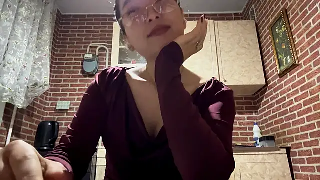 Snapshot of EmmaLeexth chatting on 09.26.25 EmmaLeexth online show from 09.26.25