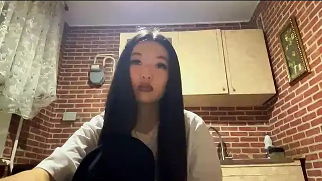 EmmaLeexth online show from 11.14.25