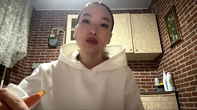 EmmaLeexth online show from 12.20.25