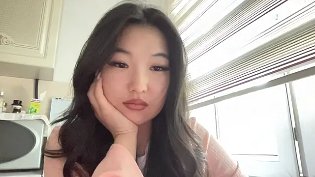 EmmaLeexth online show from 04.30.26