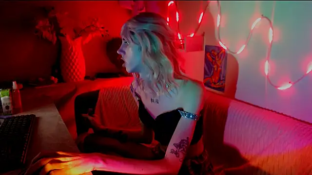 AlexNaughty14 online show from 10.19.25