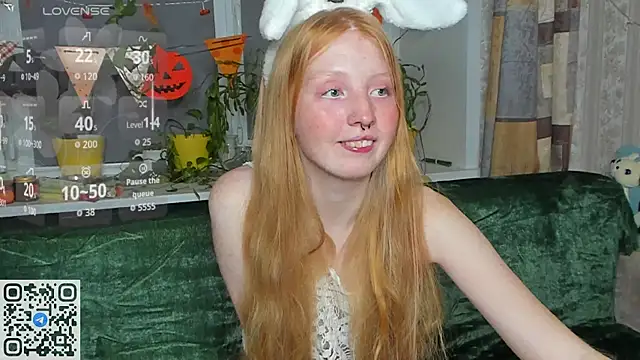 Snapshot of RitaSweety18 chatting on 10.27.25 RitaSweety18 online show from 10.27.25