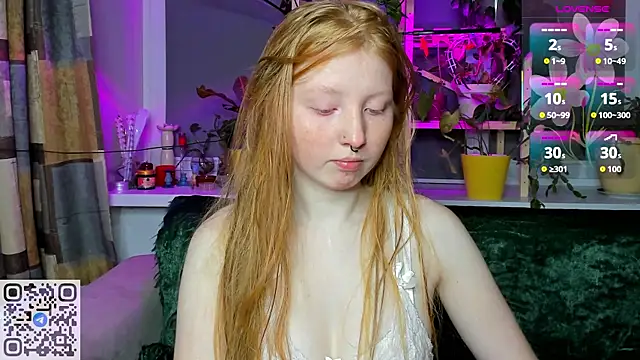 Snapshot of RitaSweety18 chatting on 11.28.25 RitaSweety18 online show from 11.28.25