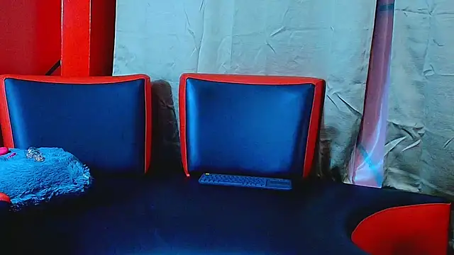 Selenegomezz online show from 12.04.25