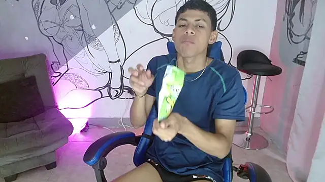 Snapshot of deivid_bigcock1 chatting on 11.16.25 deivid bigcock1 online show from 11.16.25