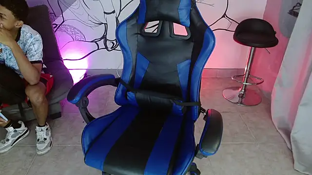 Snapshot of deivid_bigcock1 chatting on 11.18.25 deivid bigcock1 online show from 11.18.25